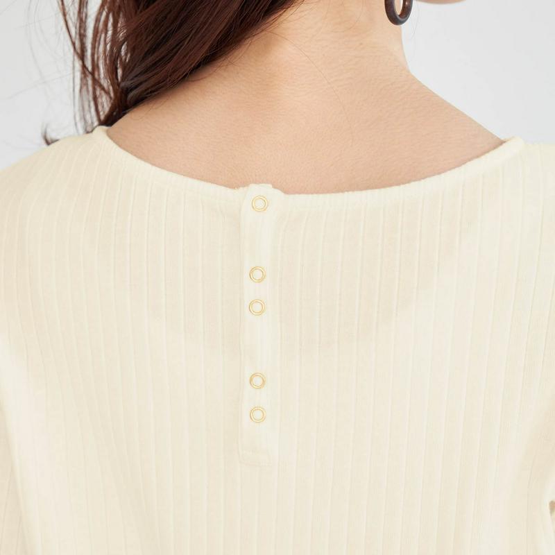 【ＧＷ限定セール】体のラインをひろいにくい　後ろボタン使いカットソー【汚れにくい白】