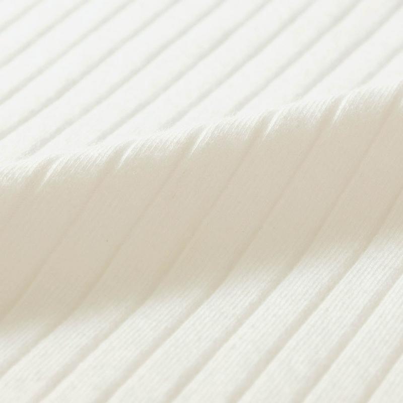 【ＧＷ限定セール】体のラインをひろいにくい　後ろボタン使いカットソー【汚れにくい白】