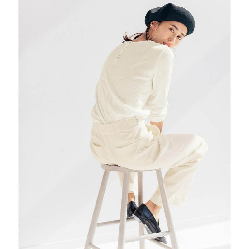【ＧＷ限定セール】体のラインをひろいにくい　後ろボタン使いカットソー【汚れにくい白】