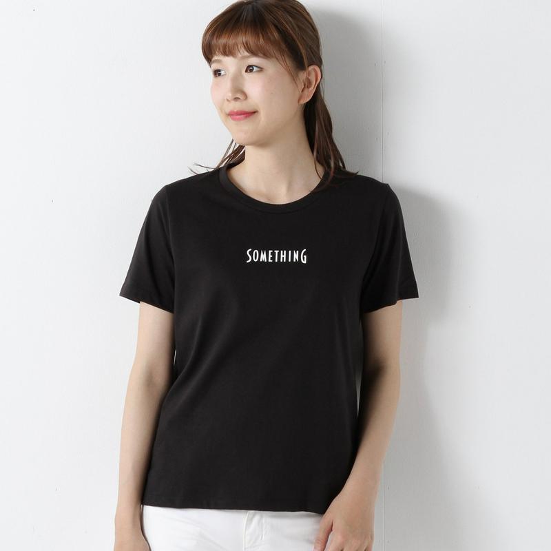 【ＳＯＭＥＴＨＩＮＧ】ロゴプリントＴシャツ