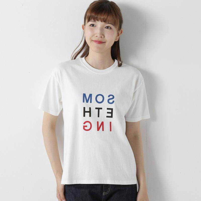 【ＳＯＭＥＴＨＩＮＧ】ロゴプリントＴシャツ