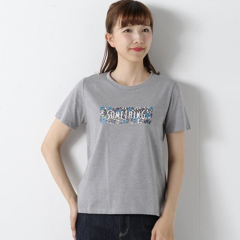 【ＳＯＭＥＴＨＩＮＧ】ロゴプリントＴシャツ