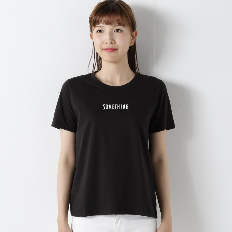 【ＳＯＭＥＴＨＩＮＧ】ロゴプリントＴシャツ