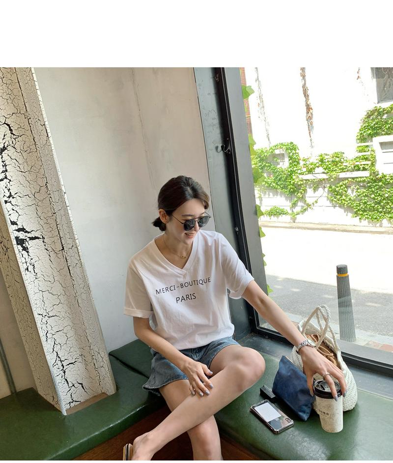 VネックレタリングTシャツ