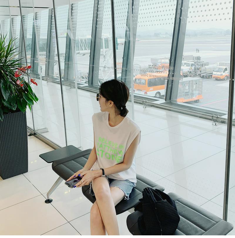 フレンチスリーブレタリングTシャツ