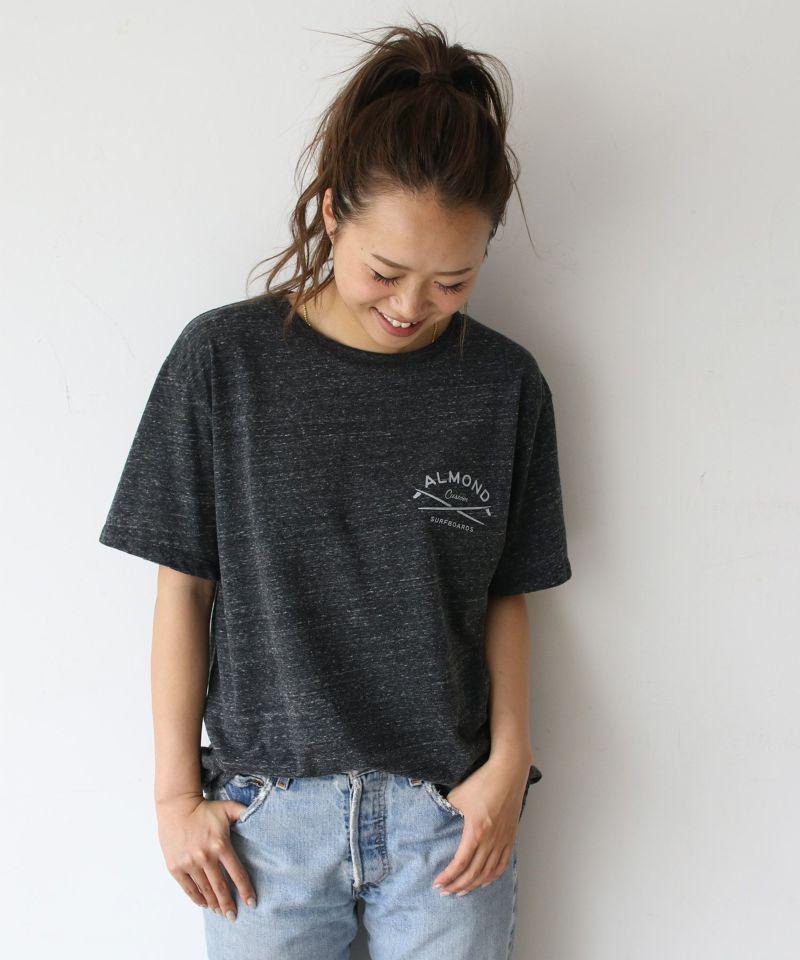 ALMOND SURFBOARDS＆DESINS(アーモンド サーフボードデザイン）フォトクルーネック半袖Tシャツ