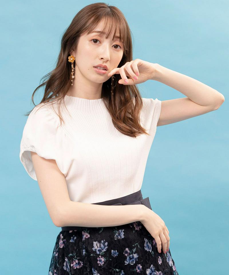 ハイネックパフスリーブニット