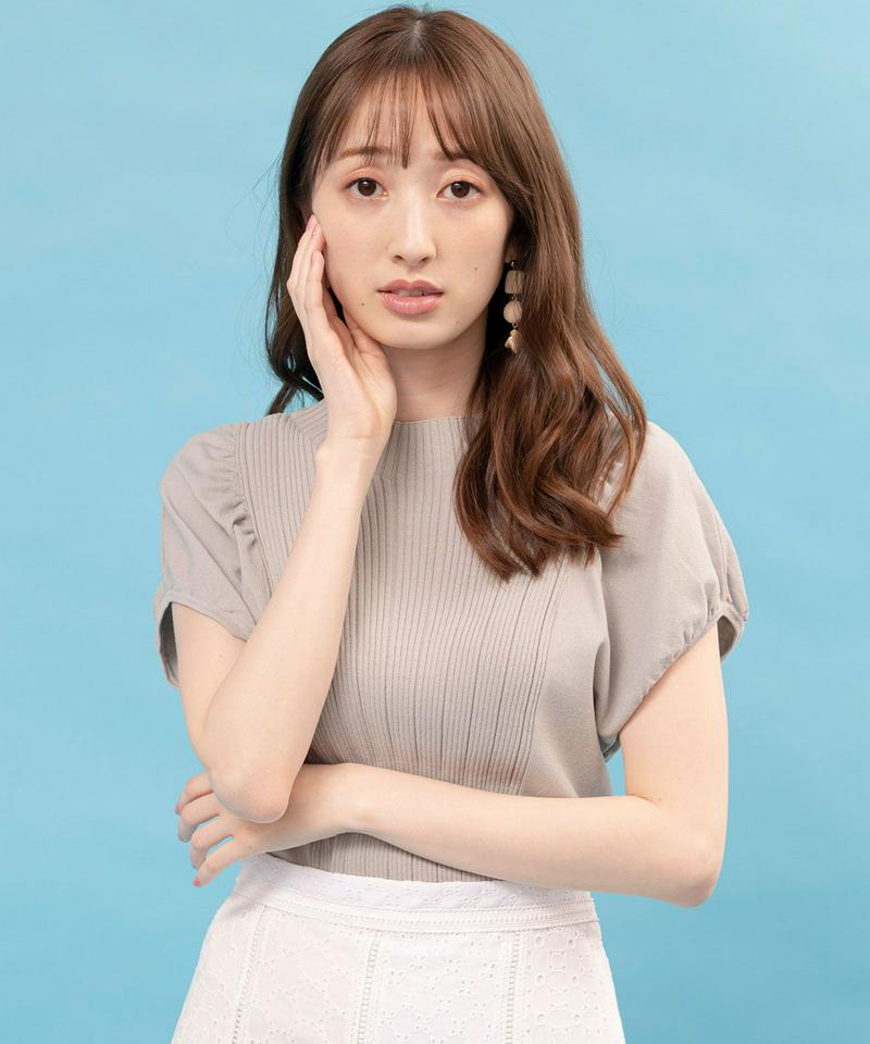 ハイネックパフスリーブニット