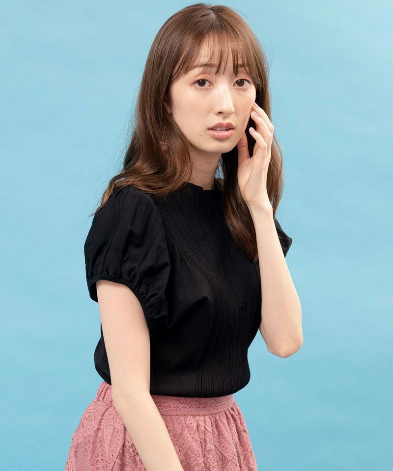 ハイネックパフスリーブニット