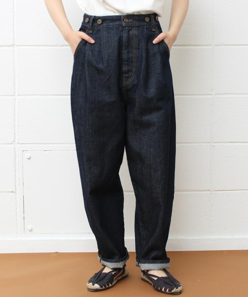 〇mat デニムタック テーパードパンツ（mat quotidien）
