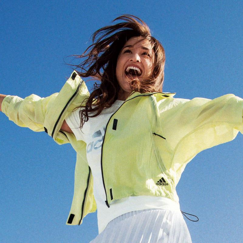 シャイニーロゴでこなれ見せ◎綿１００％ホイルＴシャツ（アディダス/adidas）
