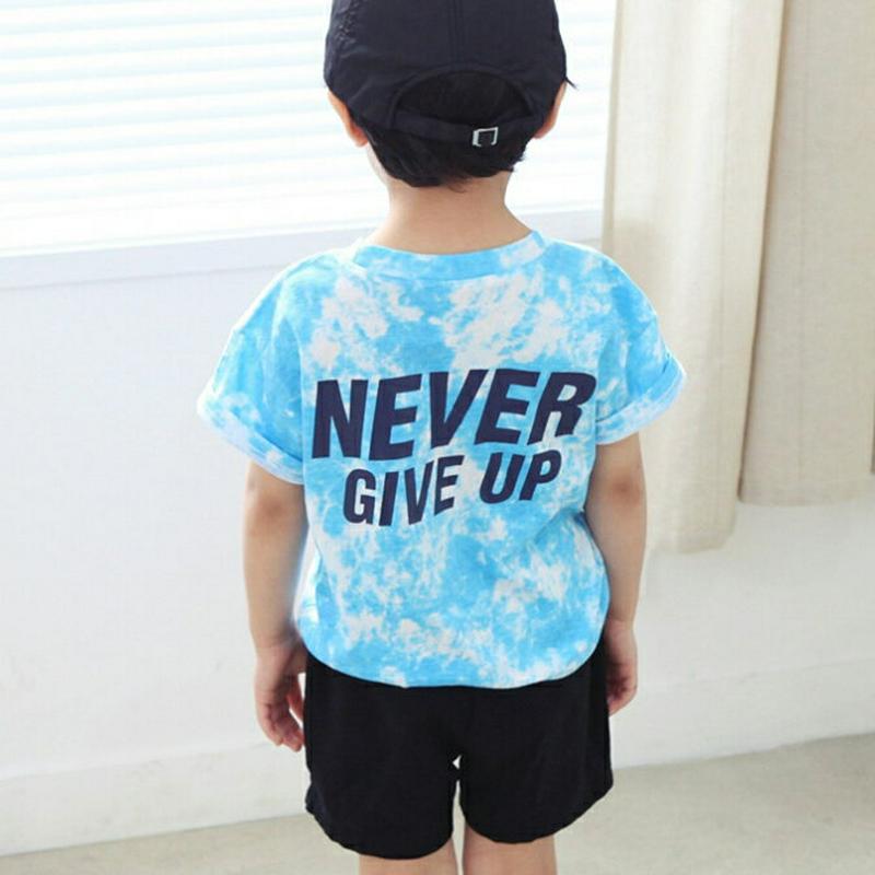 タイダイレタリングTシャツ・p003253 キッズ【3~8才】【tops】【トップス Tシャツ 半袖 ハーフスリーブ ロゴ ロゴT バックロゴ レタリング タイダイ カジュアル ラフ 女の子 男の子 春 夏 韓国 韓国子供服 子供 こども 子供服 こども服】【KIDS】