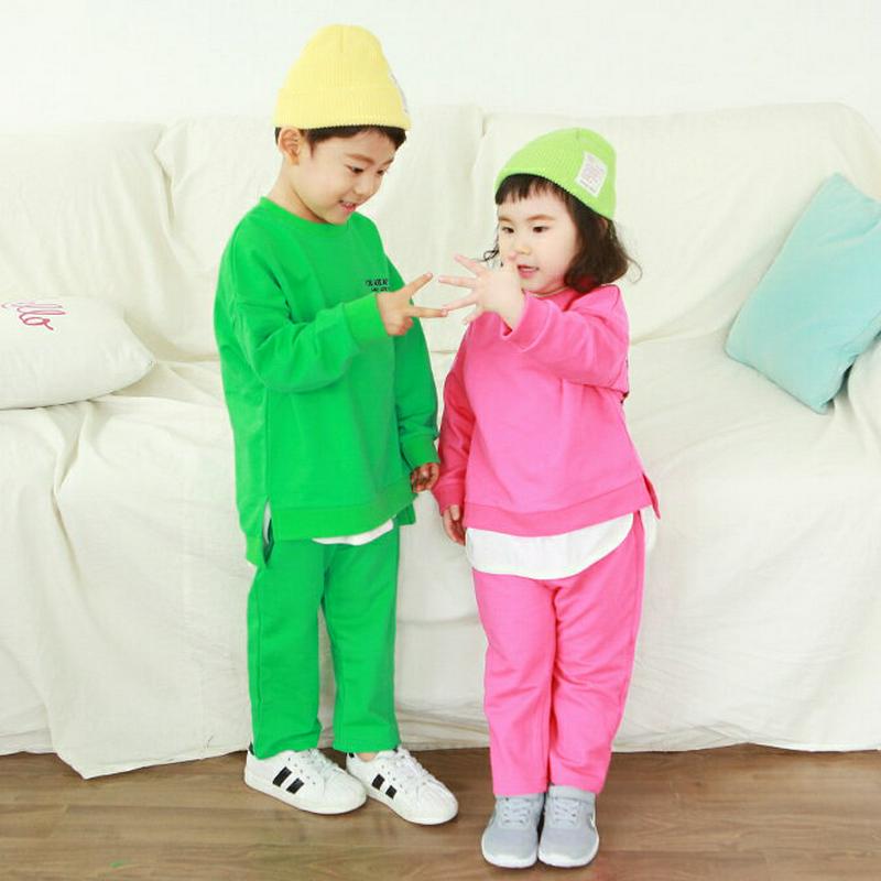レタリングスウェット上下SET・p002683 キッズ【3~8才】【set】【セットアップ setup 上下 トップス トレーナー スウェット パンツ スウェットパンツ ズボン ロゴ ネオン ダンス 秋 冬 韓国 韓国子供服 子供 こども 子供服 こども服】【KIDS】