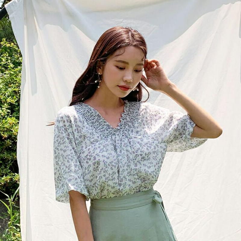 【新作10%OFF】シャーリングVネック花柄ブラウス・全3色・b59837 レディース【bl】【トップス ブラウス 半袖　ハーフ