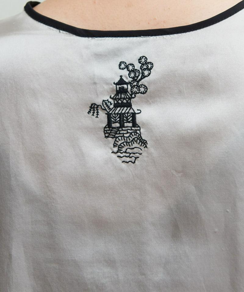 Si/Cサテンウィローパターン刺繍Vネックノースリーブプルオーバー（cardo fabrica）