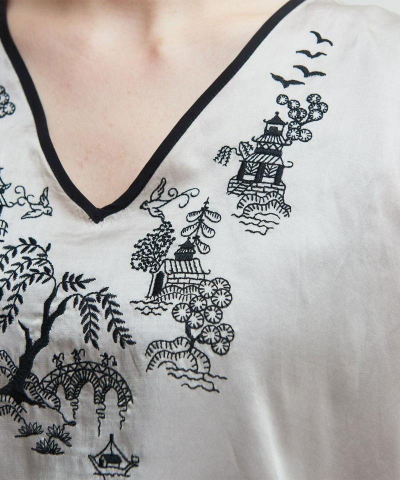 Si/Cサテンウィローパターン刺繍Vネックノースリーブプルオーバー（cardo fabrica）