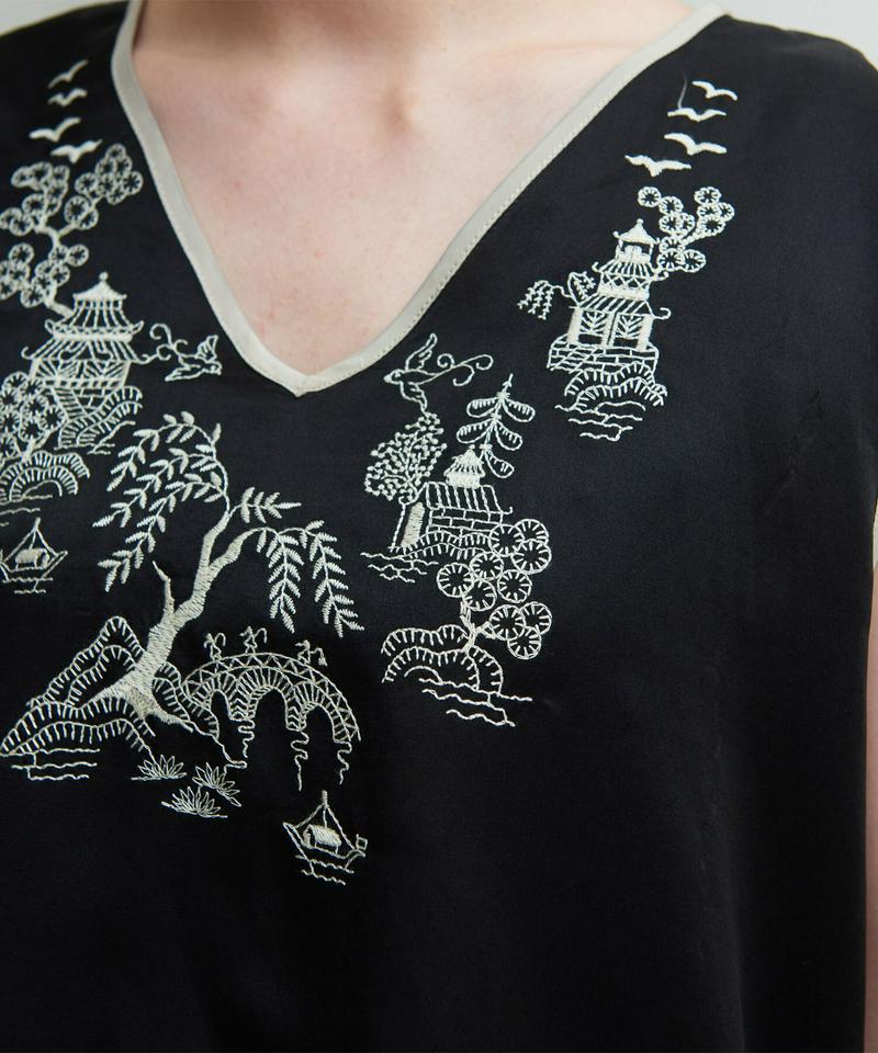 Si/Cサテンウィローパターン刺繍Vネックノースリーブプルオーバー（cardo fabrica）