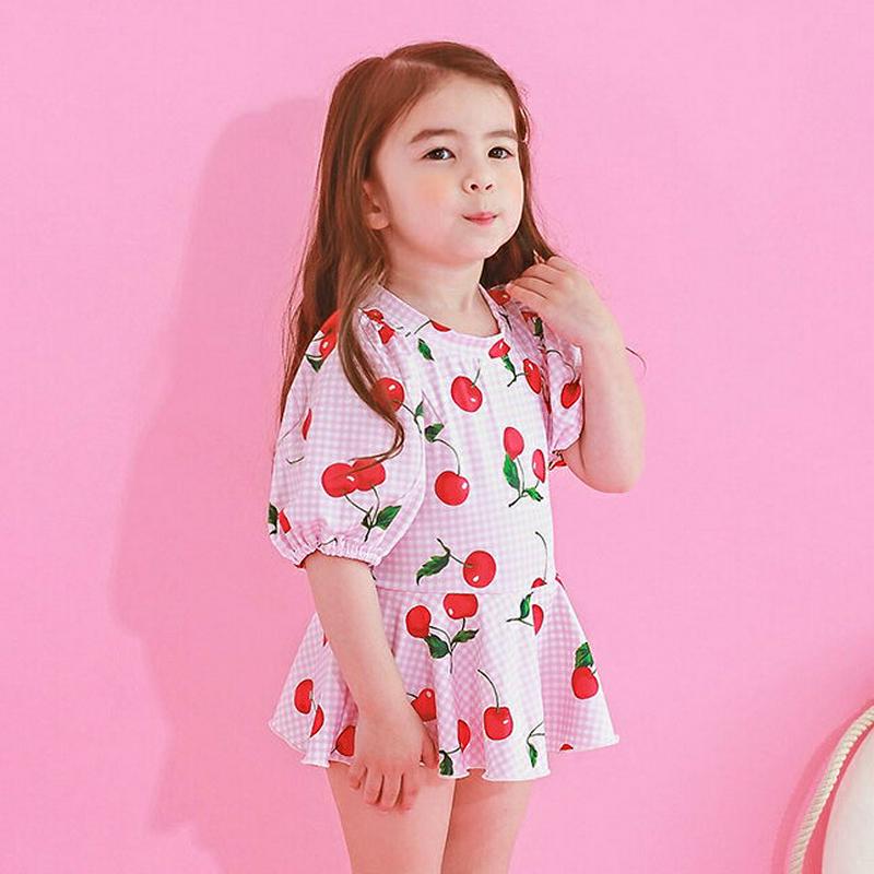 帽子付チェリーワンピース水着・p003123 キッズ【3~8才】【bw】【水着 ビーチウェア スイムウェア ワンピース水着 チェック チェック柄 帽子セット フレア 女の子 夏 韓国 韓国子供服 子供 こども 子供服 こども服】【KIDS】