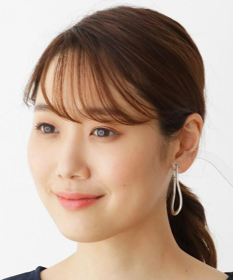 アシンメトリーフープピアス