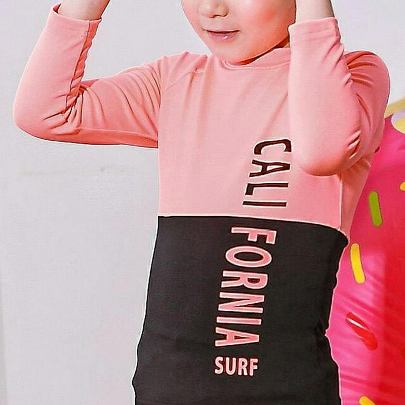 CALIラッシュガードTシャツ・p003410 キッズ【3~8才】【bw】【水着 ビーチウェア スイムウェア トップス ラッシュガード 長袖 ロゴ カジュアル ラフ 女の子 夏 韓国 韓国子供服 子供 こども 子供服 こども服】【KIDS】