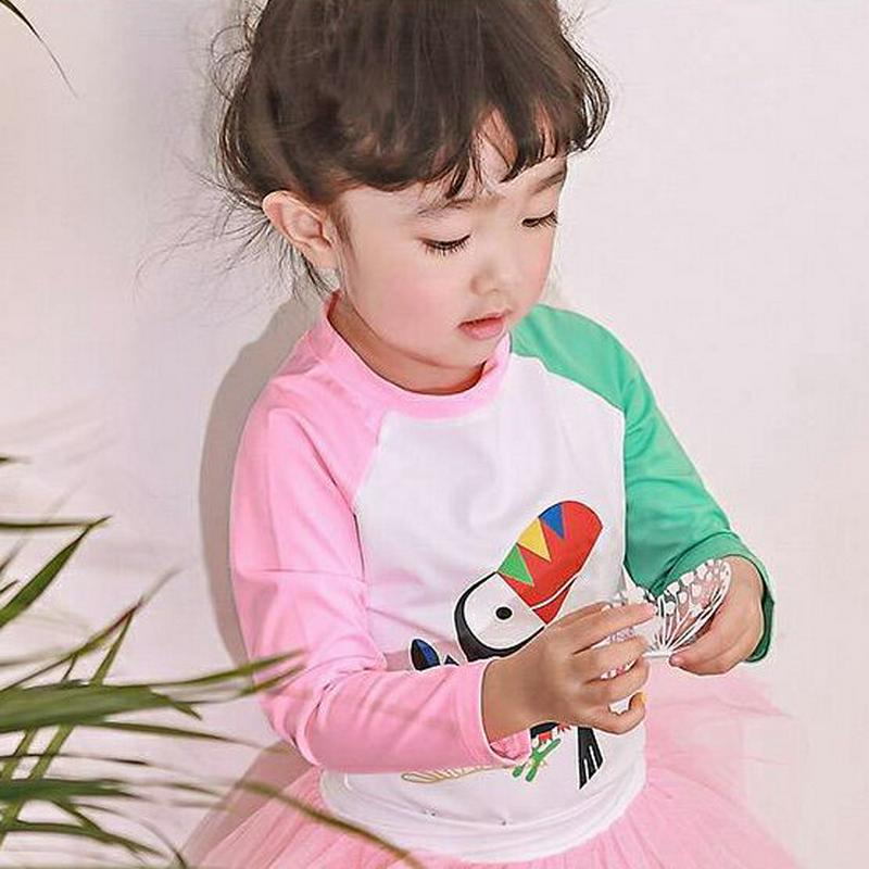 トロピカルラッシュガードTシャツ・p003433 キッズ【3~8才】【bw】【水着 ビーチウェア スイムウェア ラッシュガード 長袖 トロピカル ポップ カジュアル 女の子 夏 韓国 韓国子供服 子供 こども 子供服 こども服】【KIDS】
