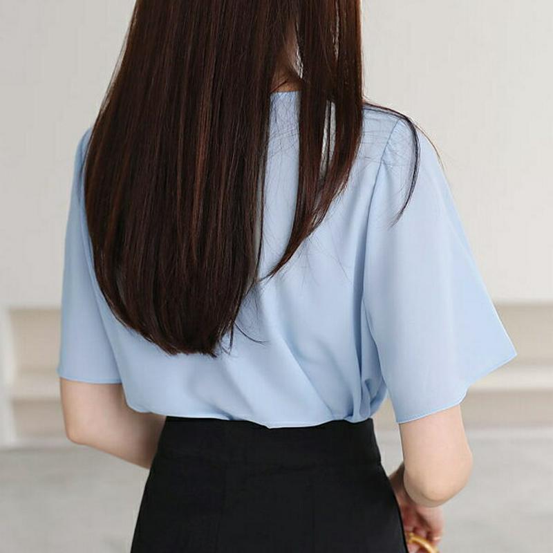 ≪人気商品再入荷≫ツイストVネックブラウス・全4色・t56385 レディース【bl】 韓国ファッション トップス ブラウス 半袖 ハーフスリーブ ツイスト Vネック 単色 フェミニン シンプル 上品 清楚 水色 きれいめ オフィスカジュアル 春 夏