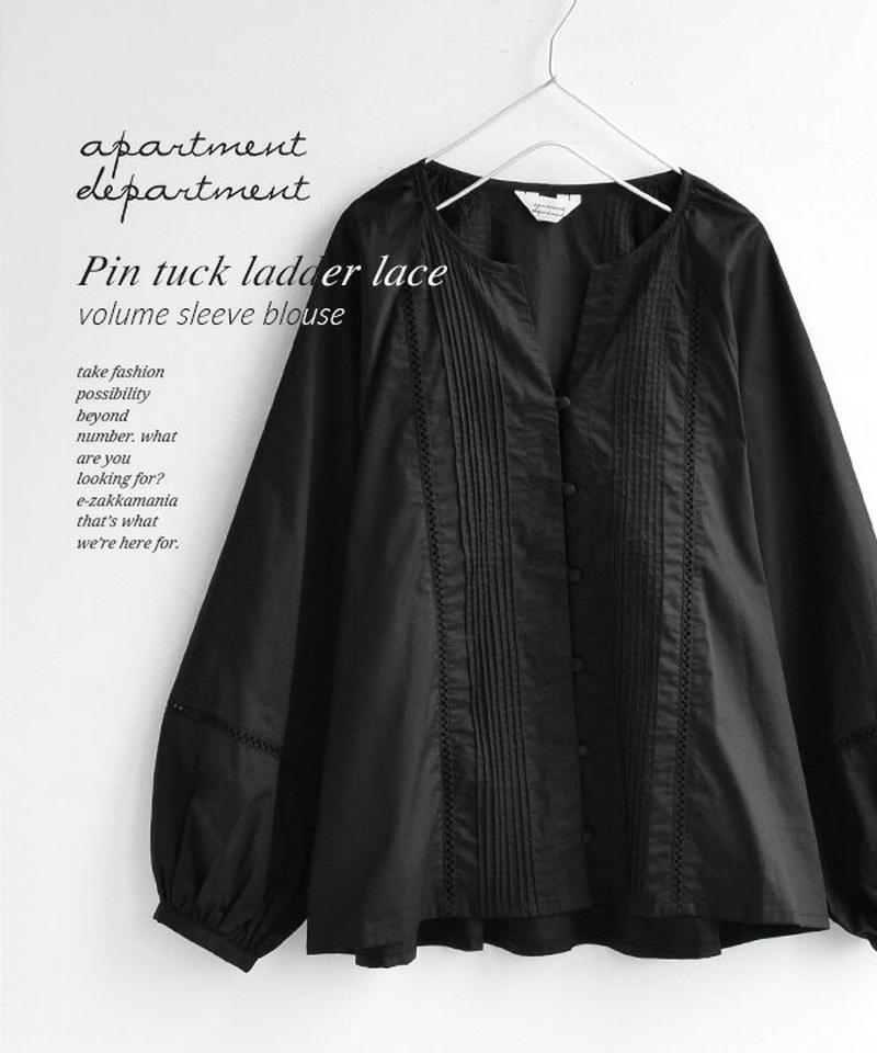 ブラウス / クラシカルに、甘すぎない大人のブラウス。 レディース トップス シャツ 白シャツ 長袖 長そで スキッパーネック ゆったり 綿100％ コットン レース 【メール便可22】◆apartment department（アパートメントデパートメント）：レダーレース ピンタック ブラウス