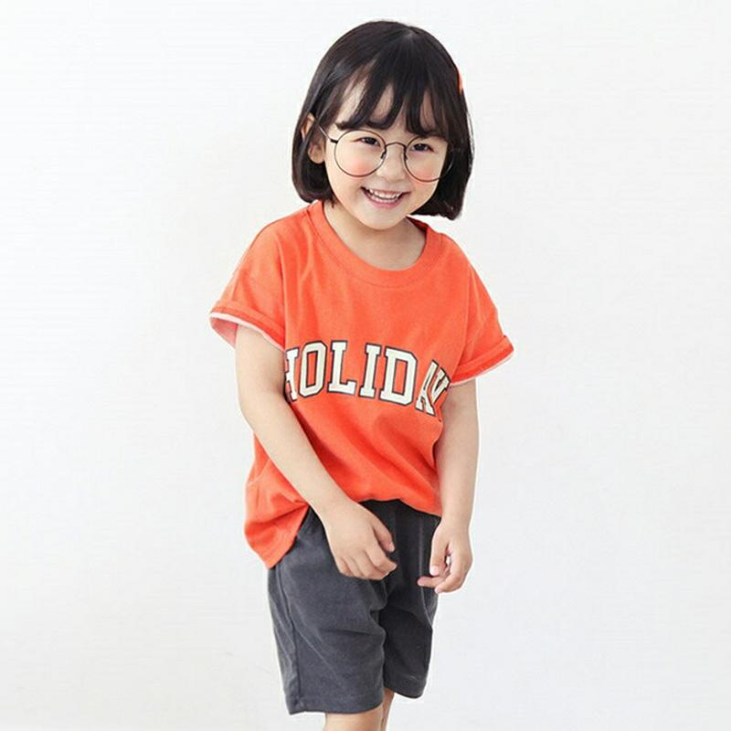 HOLIDAY半袖Tシャツ上下SET・p004211・キッズ 【3~8才】【SET】【韓国 ファッション セットアップ Tシャツ ラウンドネック 半袖 ハーフスリーブ パンツ ハーフ ショート ミニ 女の子 男の子 ロゴ 運動 子供 子供服 小学生 ジュニア 夏】【KIDS】