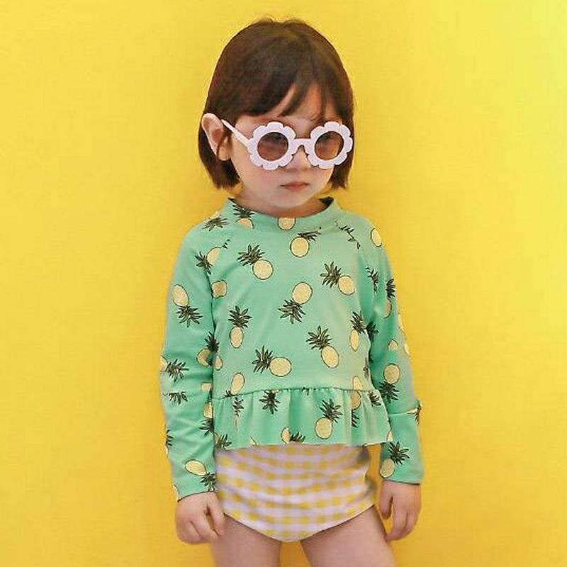 フリルパイナップルラッシュガードTシャツ p003786・キッズ 【3~8才】【bw】【韓国 ファッション 水着 ラッシュガード スイムウェア 水遊び プール 海 日焼け防止 日除け 単品 速乾 トップス 長袖 ロゴ ハワイアン 子供 子供服 ジュニア 夏】【KIDS】