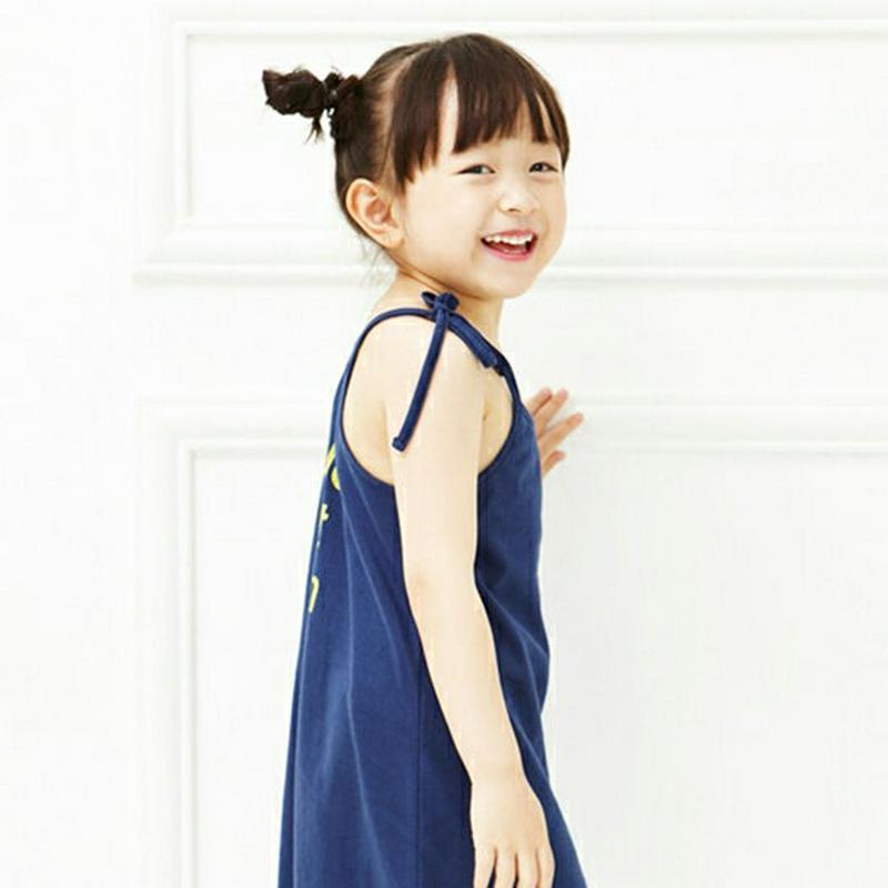 英字リボンキャミワンピース・p004120 キッズ【3~8才】【ops】【ワンピース ミディ丈 ミディワンピース スリーブレス ノースリーブ キャミソール ロゴ バックロゴ バックシャン 女の子 夏 韓国 韓国子供服 子供 こども 子供服 こども服】【KIDS】