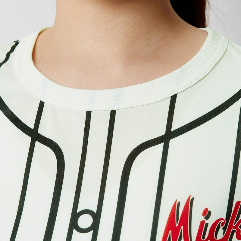 【まだまだ暑い日にぴったり！】【ユニセックス】ユニフォーム風Ｔシャツ「ミッキー＆フレンズ」（ディズニー）