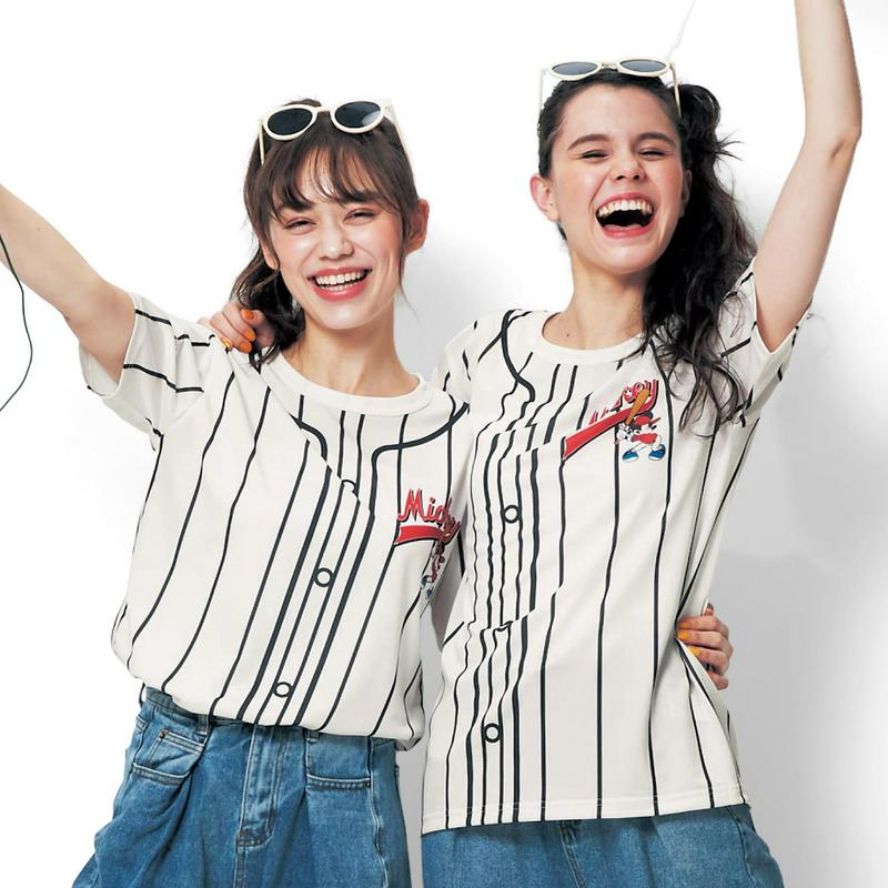 【まだまだ暑い日にぴったり！】【ユニセックス】ユニフォーム風Ｔシャツ「ミッキー＆フレンズ」（ディズニー）