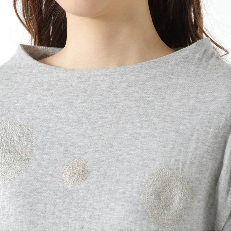 【９／２５販売終了】２枚重ねの水玉刺繍プルオーバー