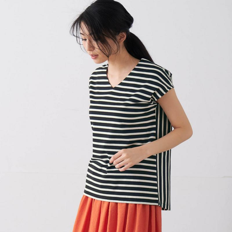 バックスリットＶネックボーダーＴシャツ