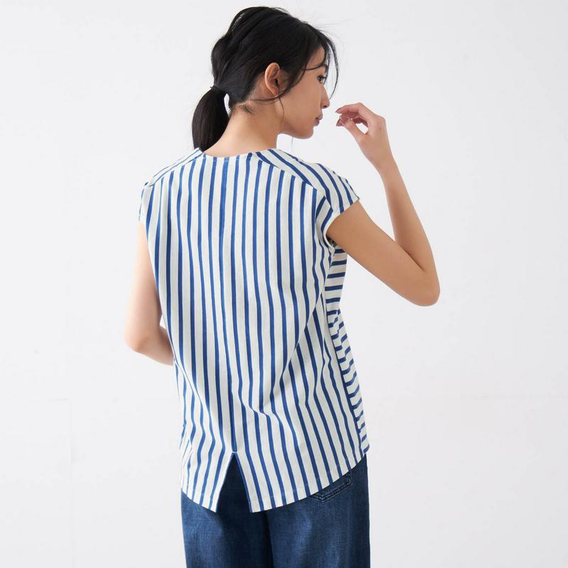 バックスリットＶネックボーダーＴシャツ