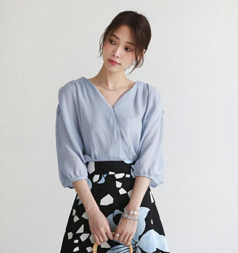 【新作10%OFF】Vネックタックブラウス・全2色・t63085 レディース【bl】【韓国 ファッション トップス　ブラウス 七