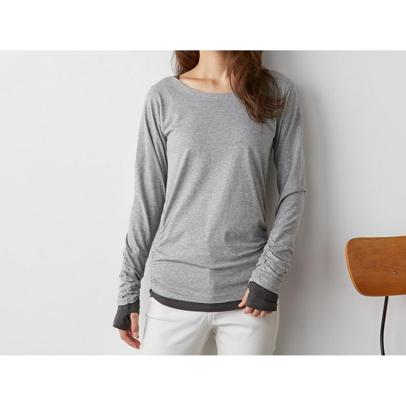 【９／２５販売終了】指穴袖くしゅくしゅ重ね着風ロングＴシャツ【杢グレー／３Ｌのみ】（manoamano／マノアマノ）