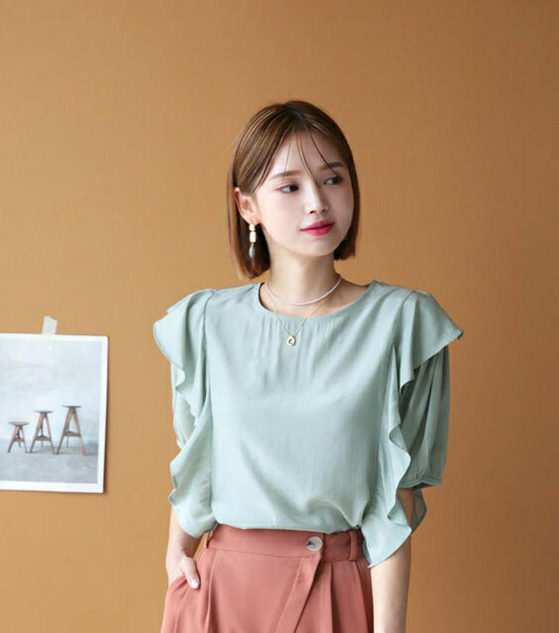 【全品10%OFF】サイドフリルブラウス・全2色・e47757 レディース【bl】【韓国 ファッション トップス ブラウス 半袖 パフスリーブ フリル ラウンドネック 光沢 生地 フェミニン シンプル 単色 大人 春 夏】