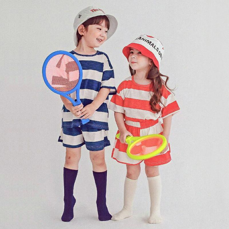 ワイドボーダー上下SET・p004482・キッズ 【3~8才】【SET】【韓国 ファッション セットアップ Tシャツ カットソー 半袖 ハーフスリーブ パンツ ショート ハーフ 半ズボン ウエストゴム ルーズ 女の子 男の子 通学 通園 子供 子供服 小学生 夏】【KIDS】