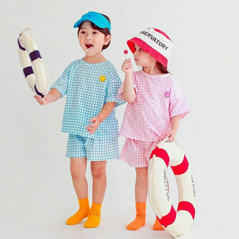 スマイルポイントチェック上下SET・p004495・キッズ 【3~8才】【SET】【韓国 ファッション セットアップ Tシャツ カットソー 半袖 ハーフスリーブ パンツ ショート ハーフ 半ズボン ウエストゴム ルーズ 女の子 男の子 通園 子供 子供服 夏】【KIDS】