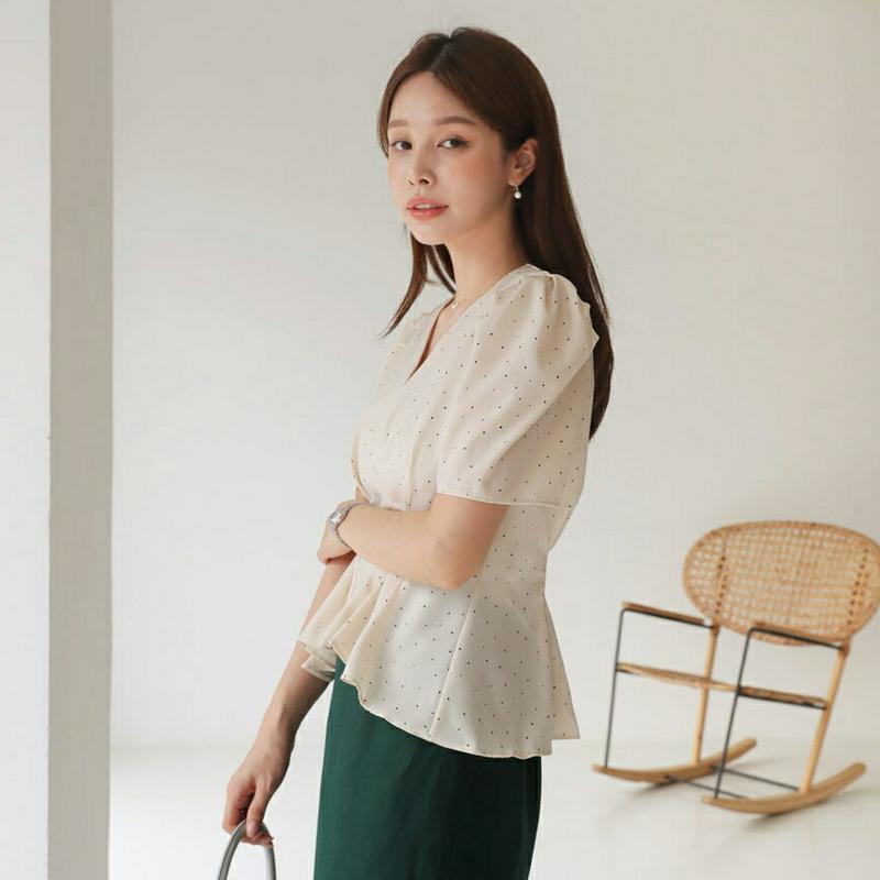 【新作10%OFF】Vネックドットタックブラウス・全2色・t63423 レディース【bl】【韓国 ファッション トップス ブラウ