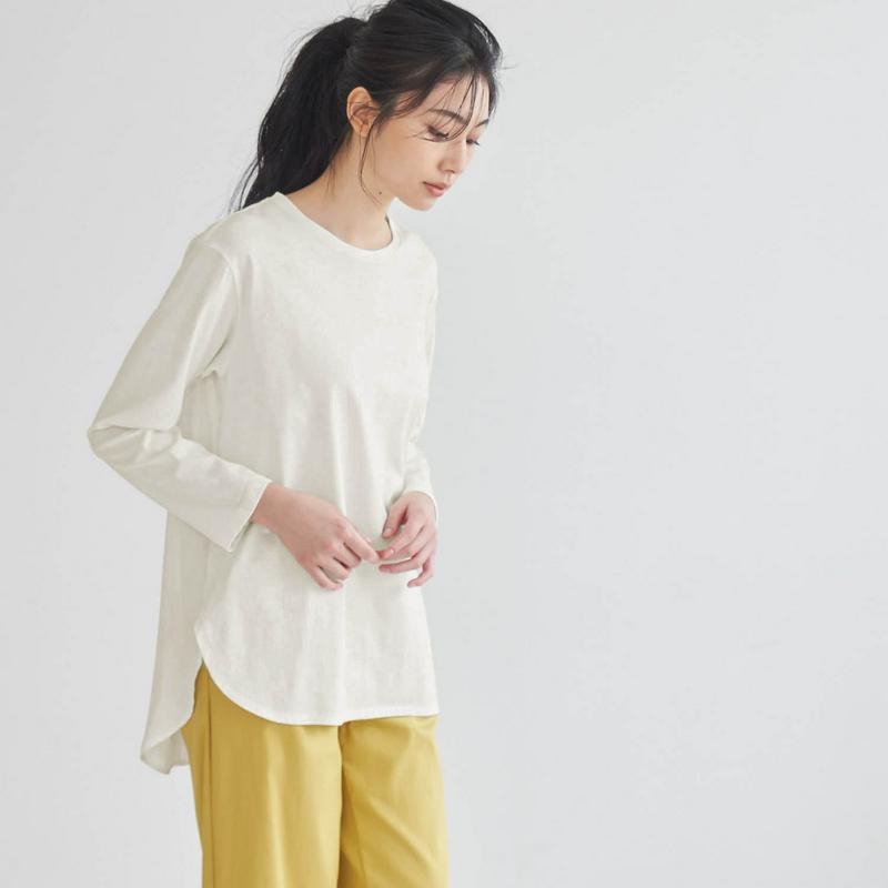 後ろサテン使いロングスリーブＴシャツ【汚れにくい白】（フェール アン カラン／FAIRE UN CALIN）