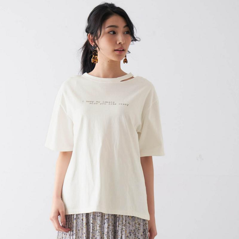 綿１００％スリットネックＴシャツ