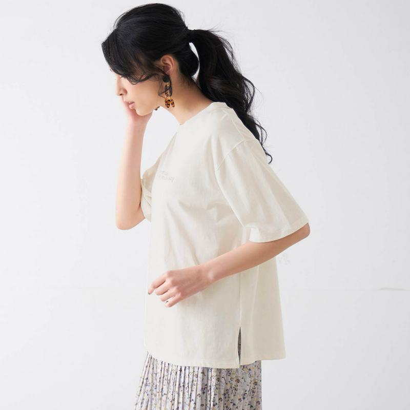 綿１００％スリットネックＴシャツ