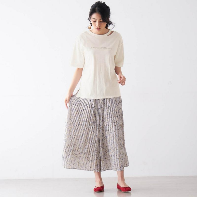 綿１００％スリットネックＴシャツ