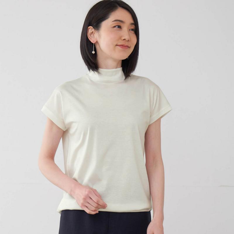 大人のためのハイネックＴシャツ（花笑むとき／hana emu toki）