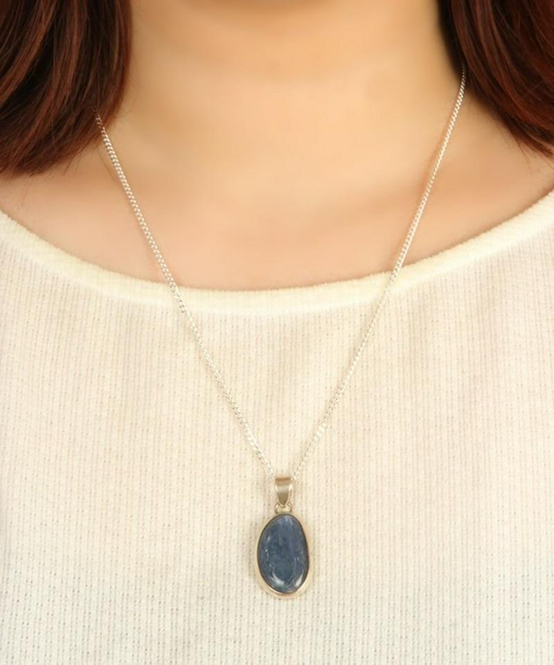 【フランス買付】カイヤナイト変形オーバルネックレス（1点もの）