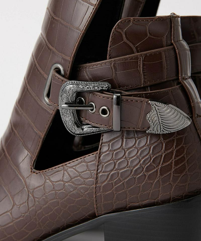 バックルシューズ