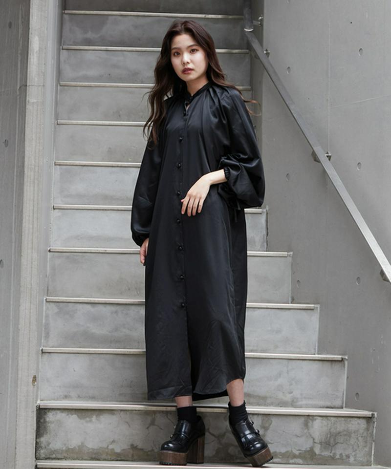 サテンロングワンピース