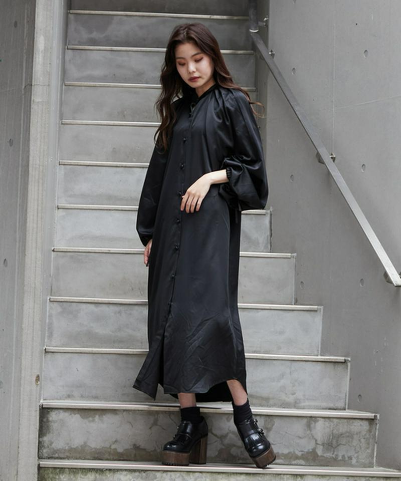 サテンロングワンピース